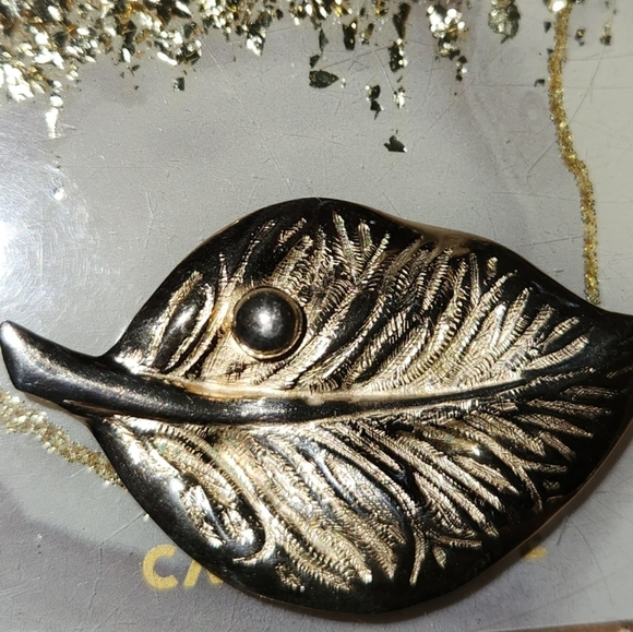 Vintage Giovanni Leaf Brooch - Picture 2 of 9